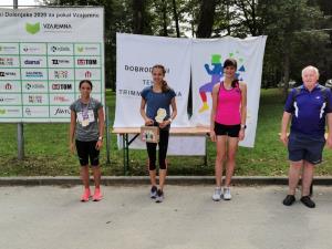 8 dobrodelni trimmigo, najboljse zenske v teku na 6 km in zupan Dusan Skerbis,  foto ekipa trimmigo (8)